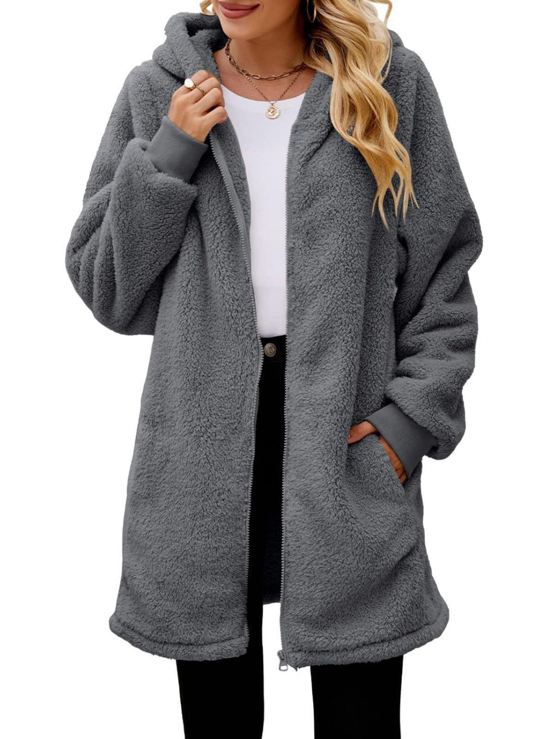 Chaqueta con capucha, manga larga y cremallera, con bolsillos afelpados