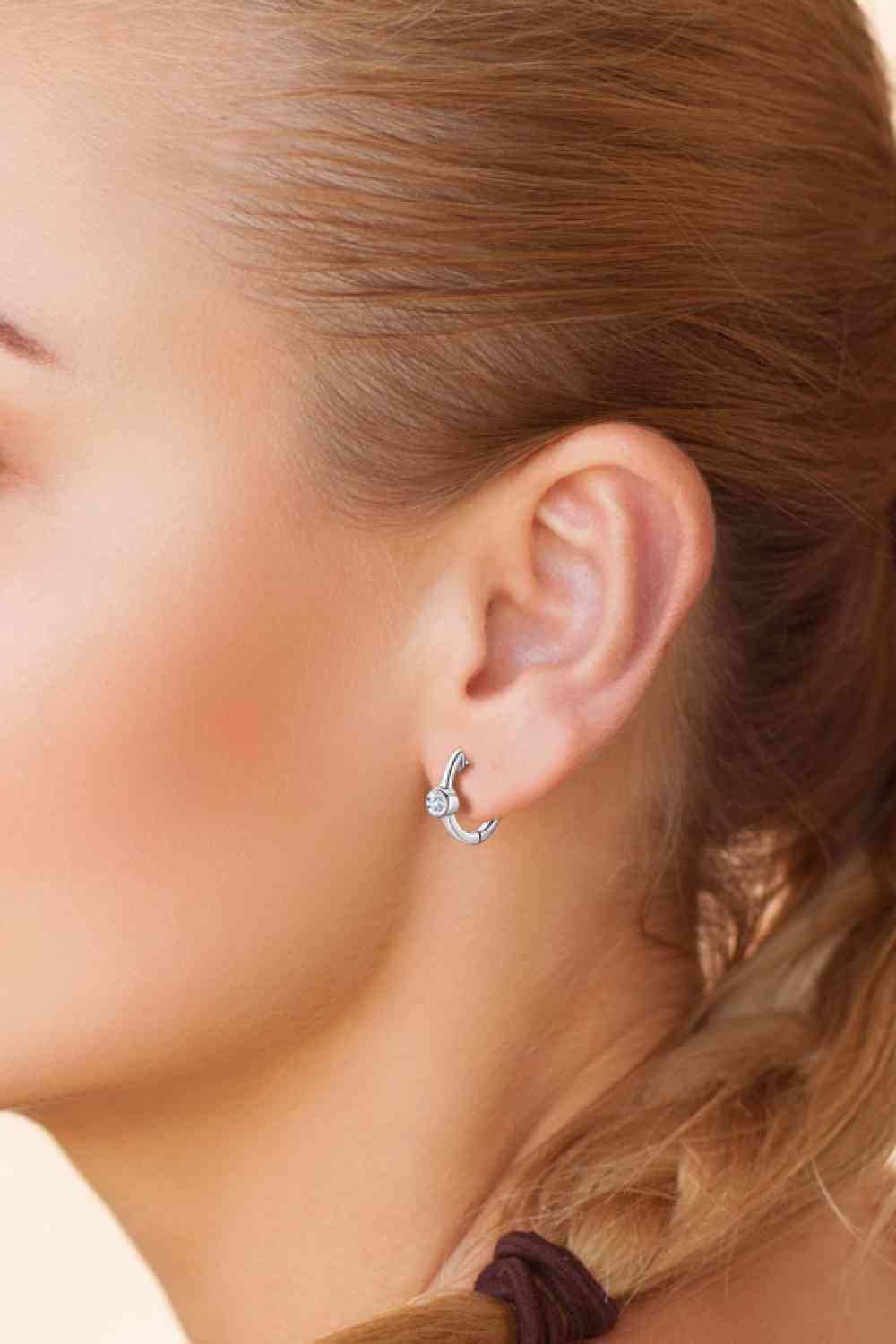 Elegantes Pendientes de Aro Chapados en Oro de 18k con Moissanita Incrustada – Diseño Minimalista Ver tabla de tallas en "más detalles"