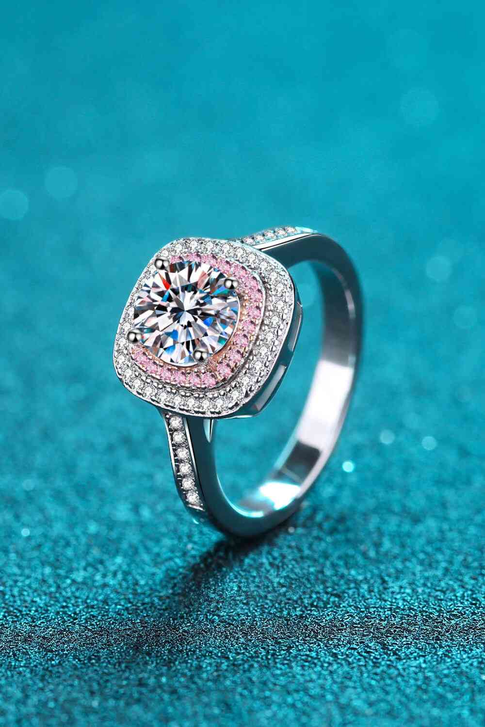 Anillo de moissanita "Need You Now" – Diseño artesanal en plata de ley 925. Ver tabla de tallas en "más detalles".