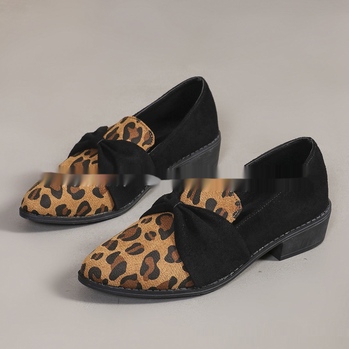 Zapatos de tacón de leopardo para mujer