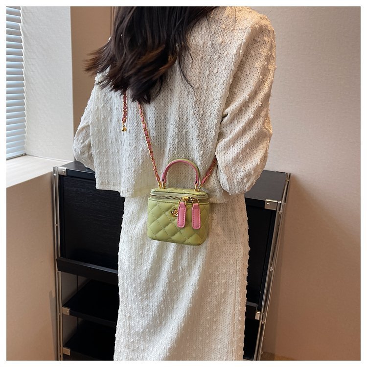 Women's Special-Interest Design Diamond Chain Travel Bag