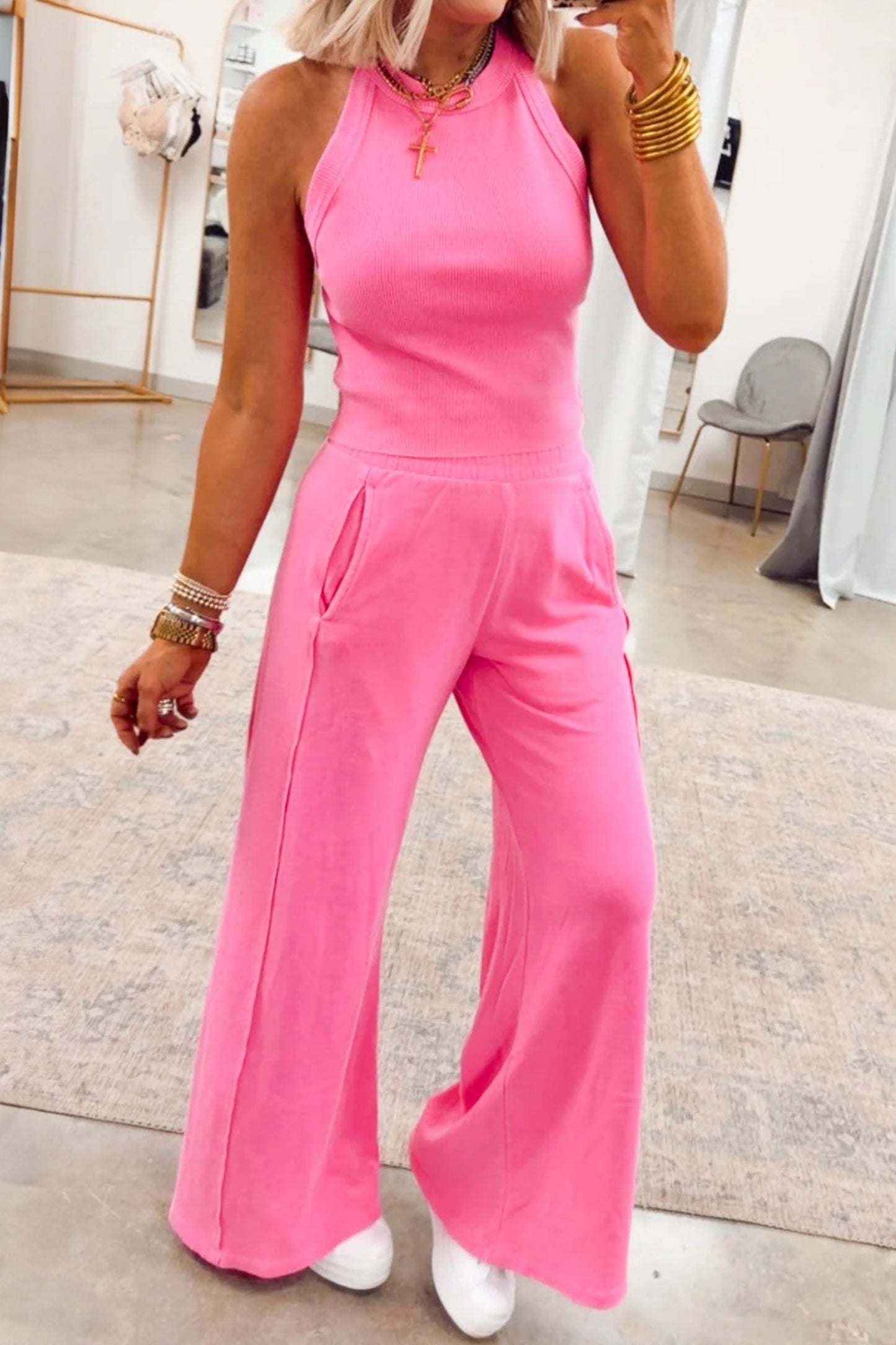 Conjunto de top sin mangas de canalé y pantalones de chándal de color rosa palo