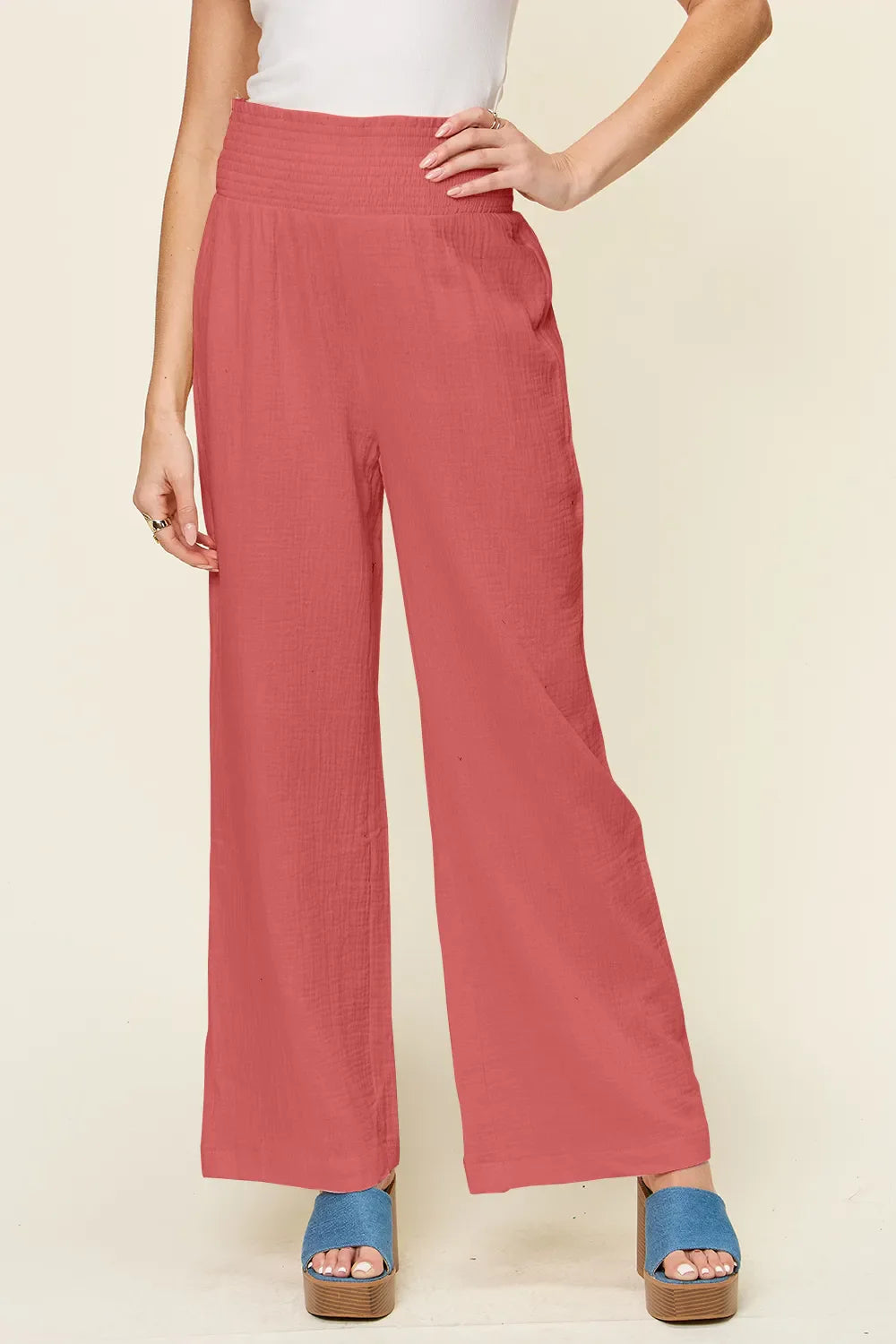 Pantalones anchos con cintura smock y textura de Double Take