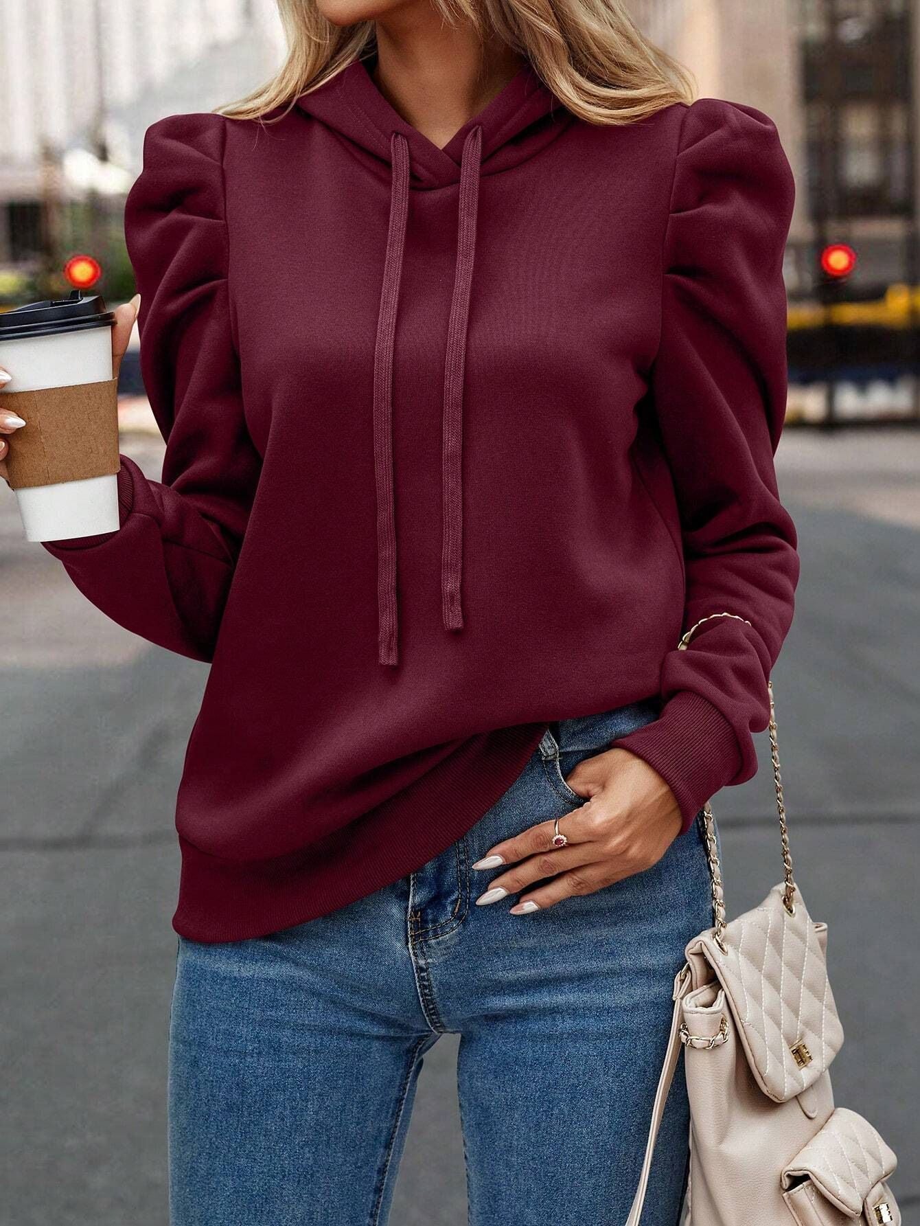 Sudadera con capucha, mangas abullonadas y cordón, estilo minimalista