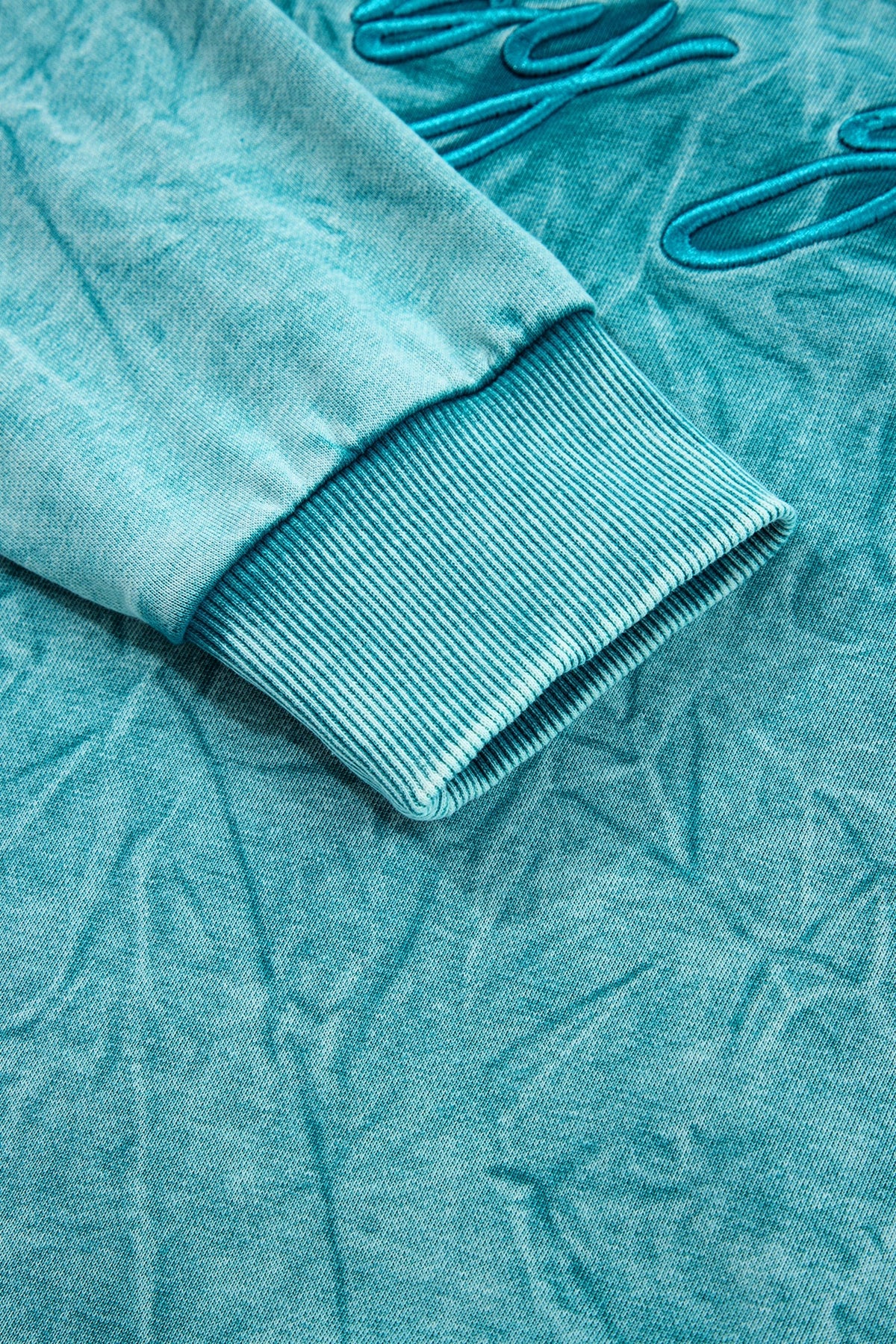 Sudadera holgada con bordado de letras "High-rise saved by grace" y lavado mineral