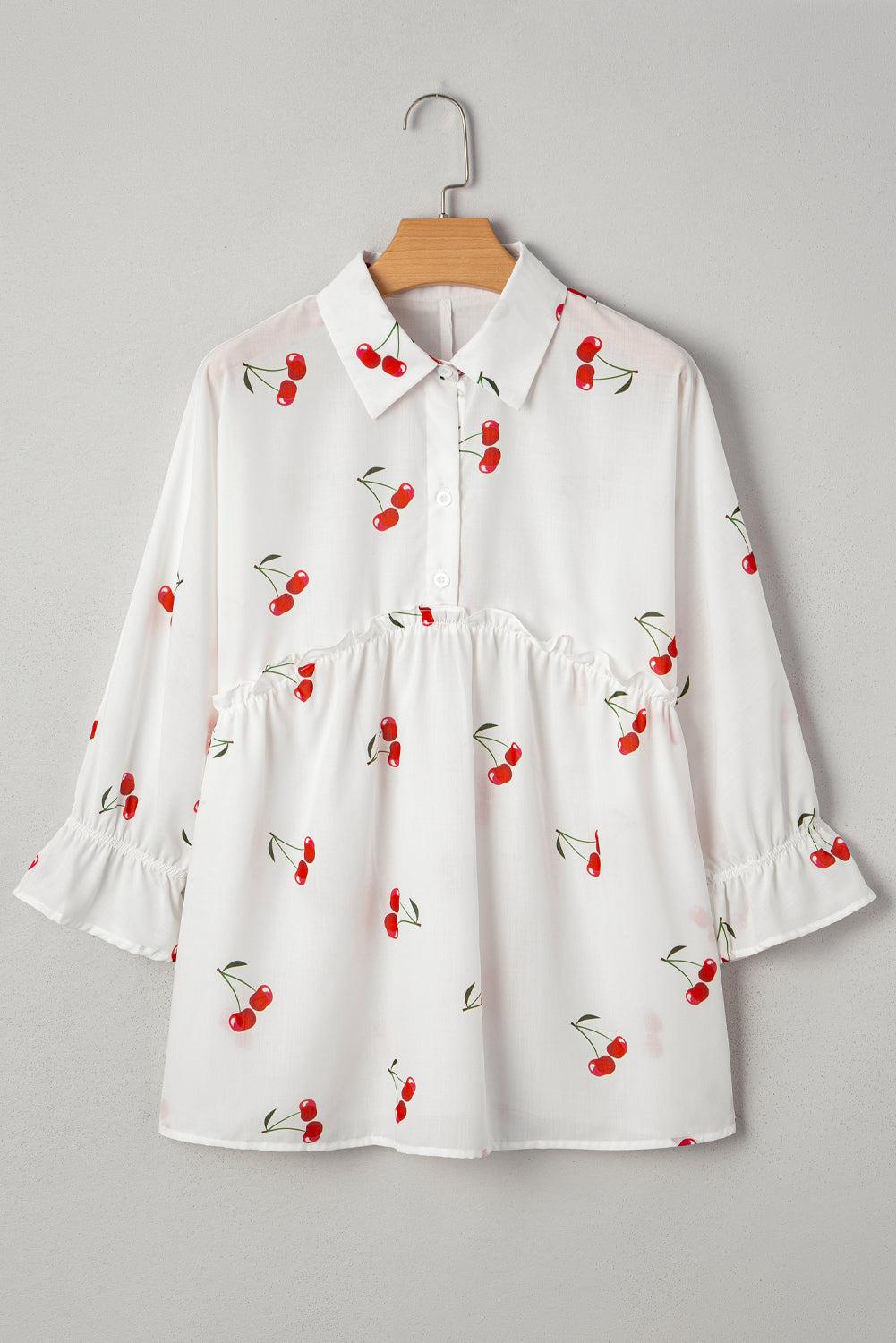 Blusa con cuello, manga con volante, estampado de cerezas blancas y detalle de volantes, estilo babydoll