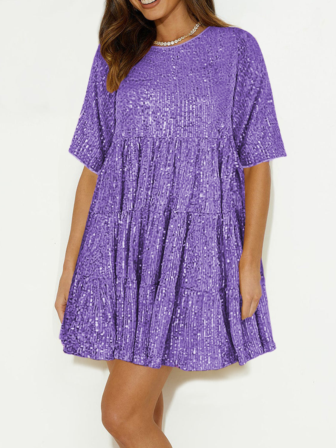 Minivestido de lentejuelas de cuello redondo y manga corta