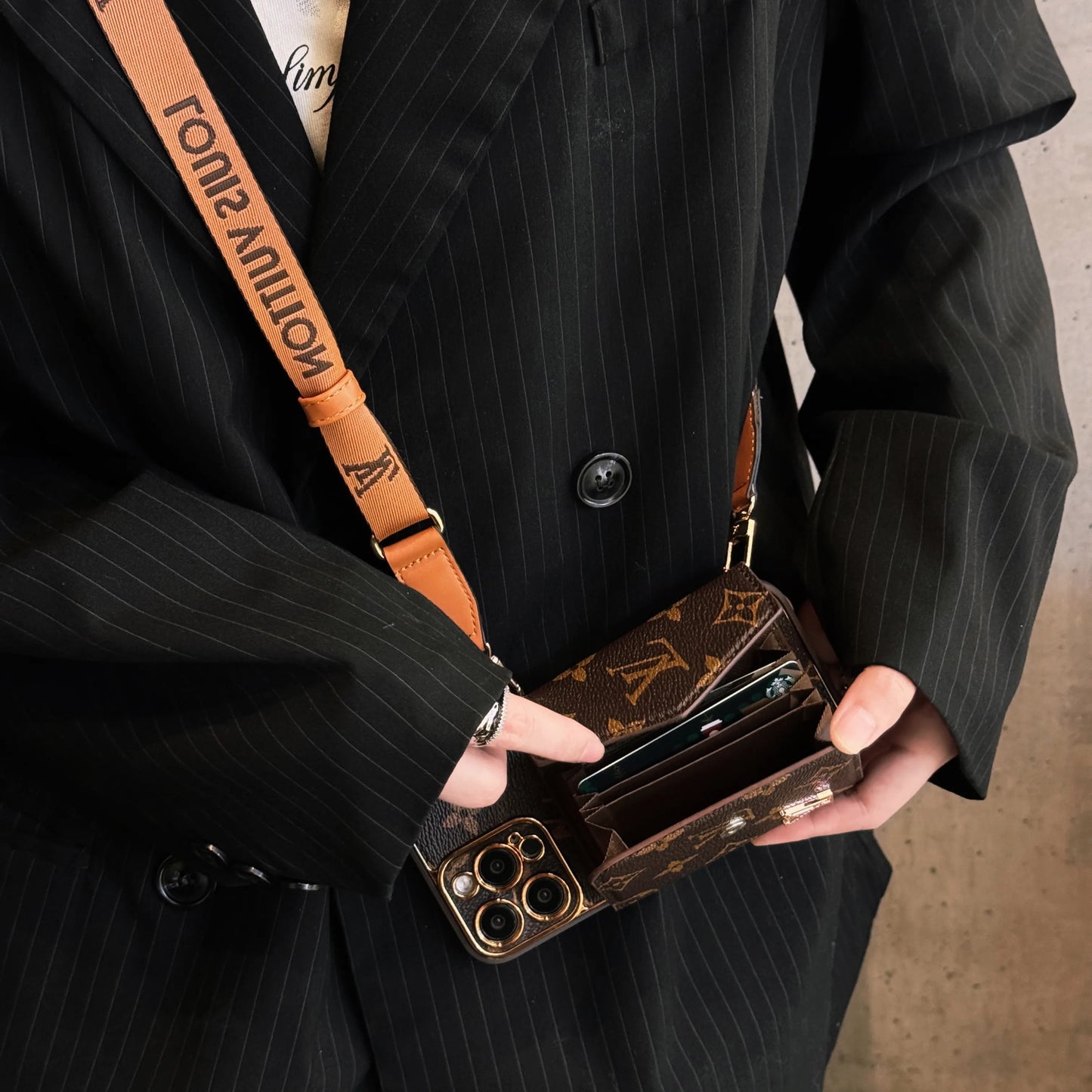 Funda de iPhone de cuero avanzada con billetera y correa marrón
