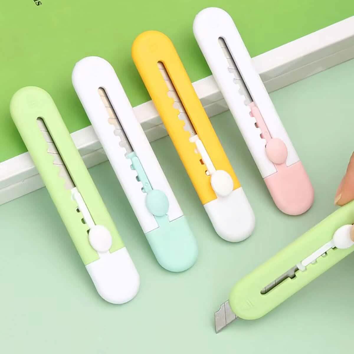 4-Pieces: Retractable Mini Art Cutter