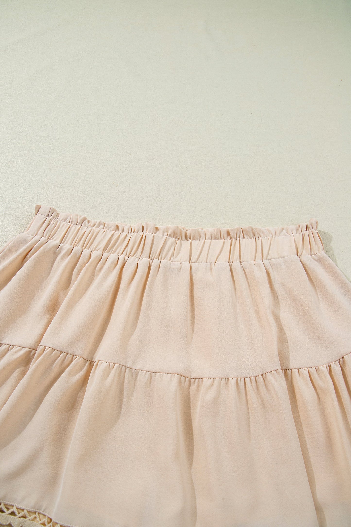 Pantalones cortos bombachos de talla grande azul marino con cintura elástica fruncida y ribete de encaje de estilo bohemio