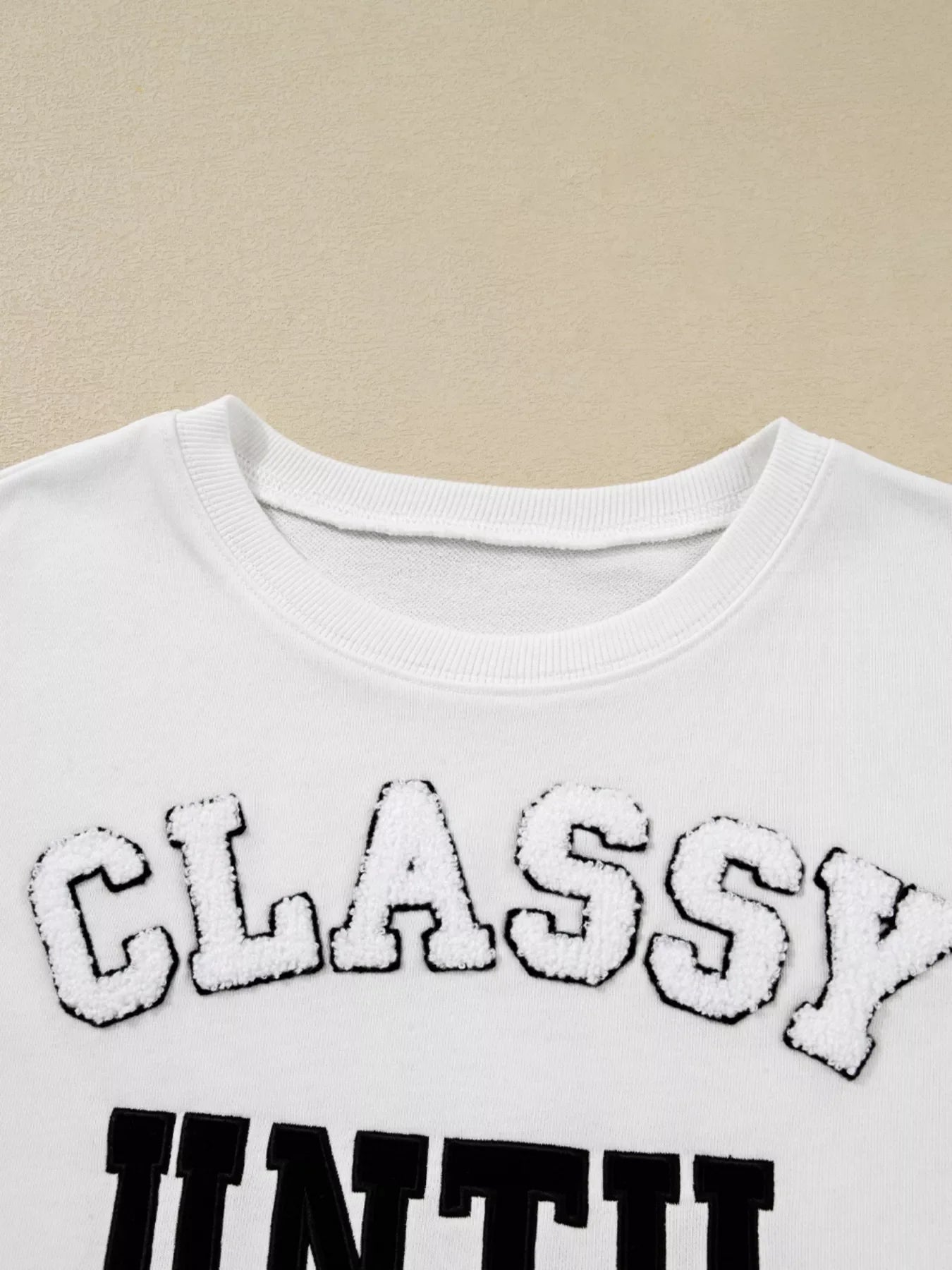 Sudadera holgada con letras de peluche y parches