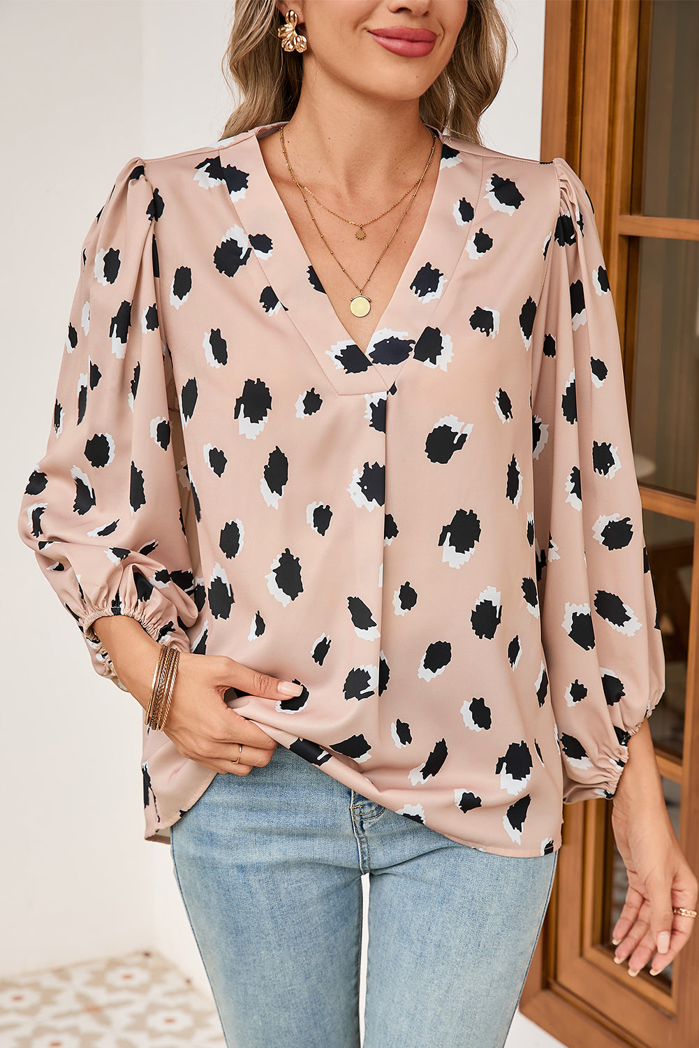 Blusa con cuello en V, manga francesa y estampado de leopardo caqui