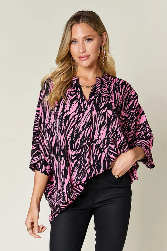 Blusa estampada de manga tres cuartos con escote en V y doble efecto de Double Take