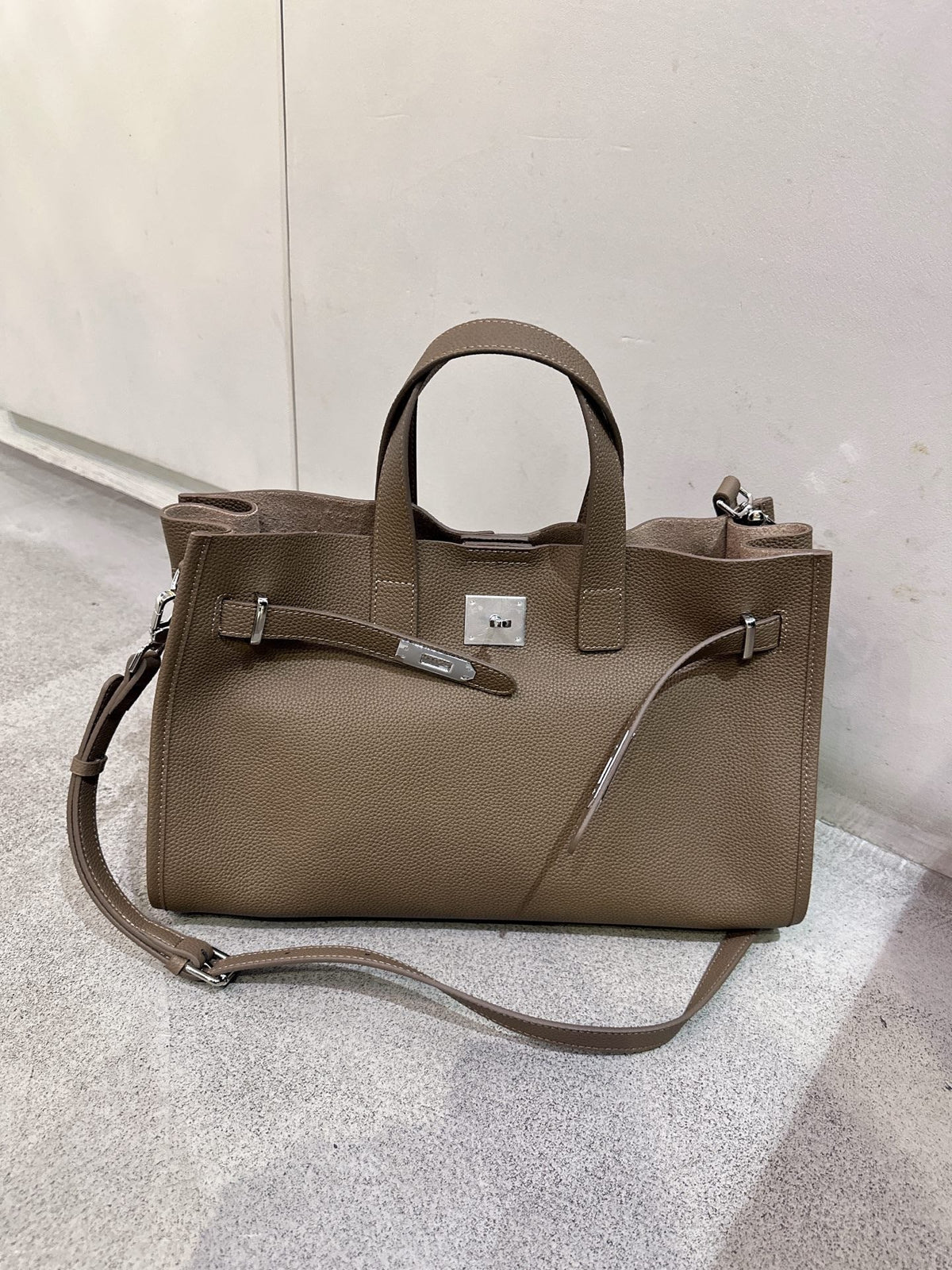 Women's Top Layer Cowhide Crossbody Bag