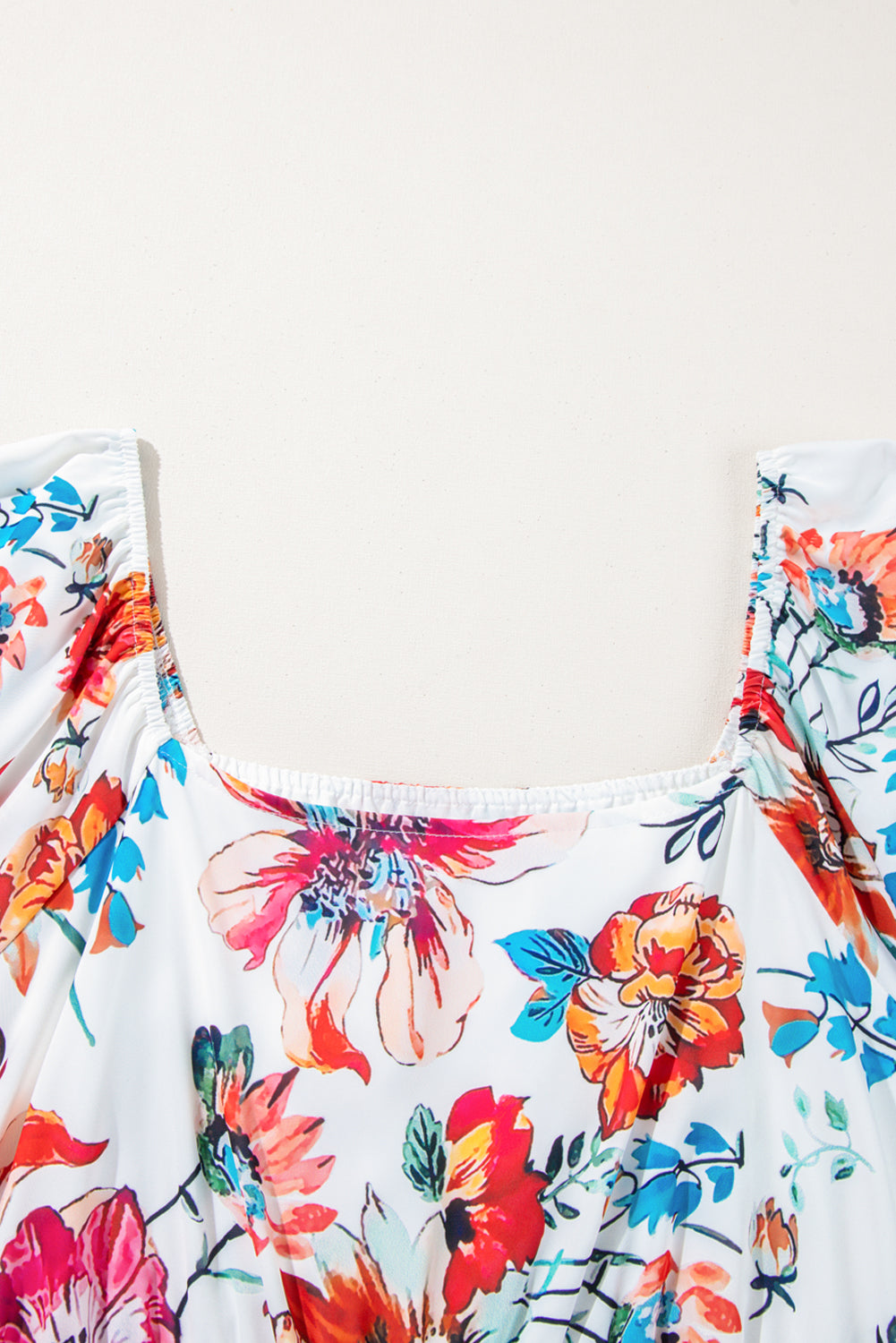 Vestido Midi Fluido de Talla Grande con Escote Cuadrado, Mangas Abullonadas y Estampado Floral Blanco