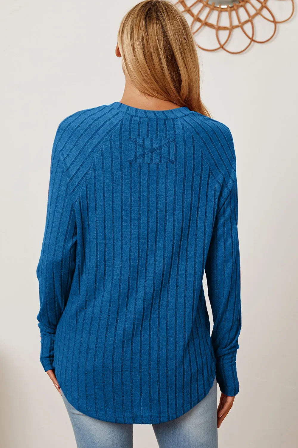 Camiseta básica de canalé con manga de orificio para pulgar y de talla completa para mujer