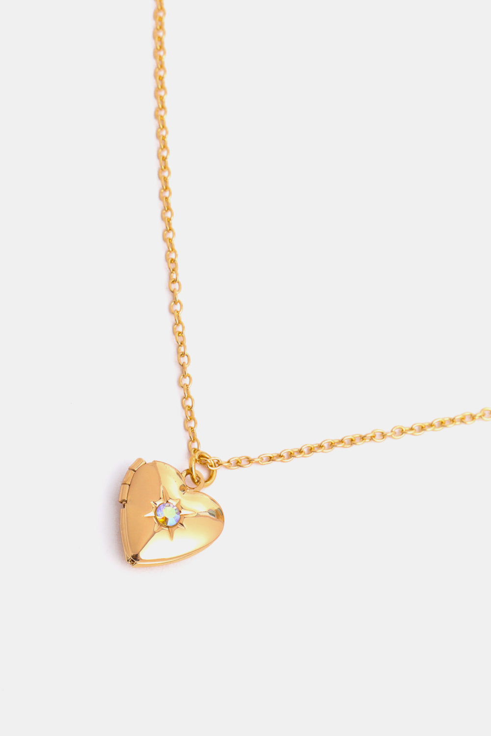 Collar con colgante de circonita en forma de corazón y chapado en oro de 14 quilates