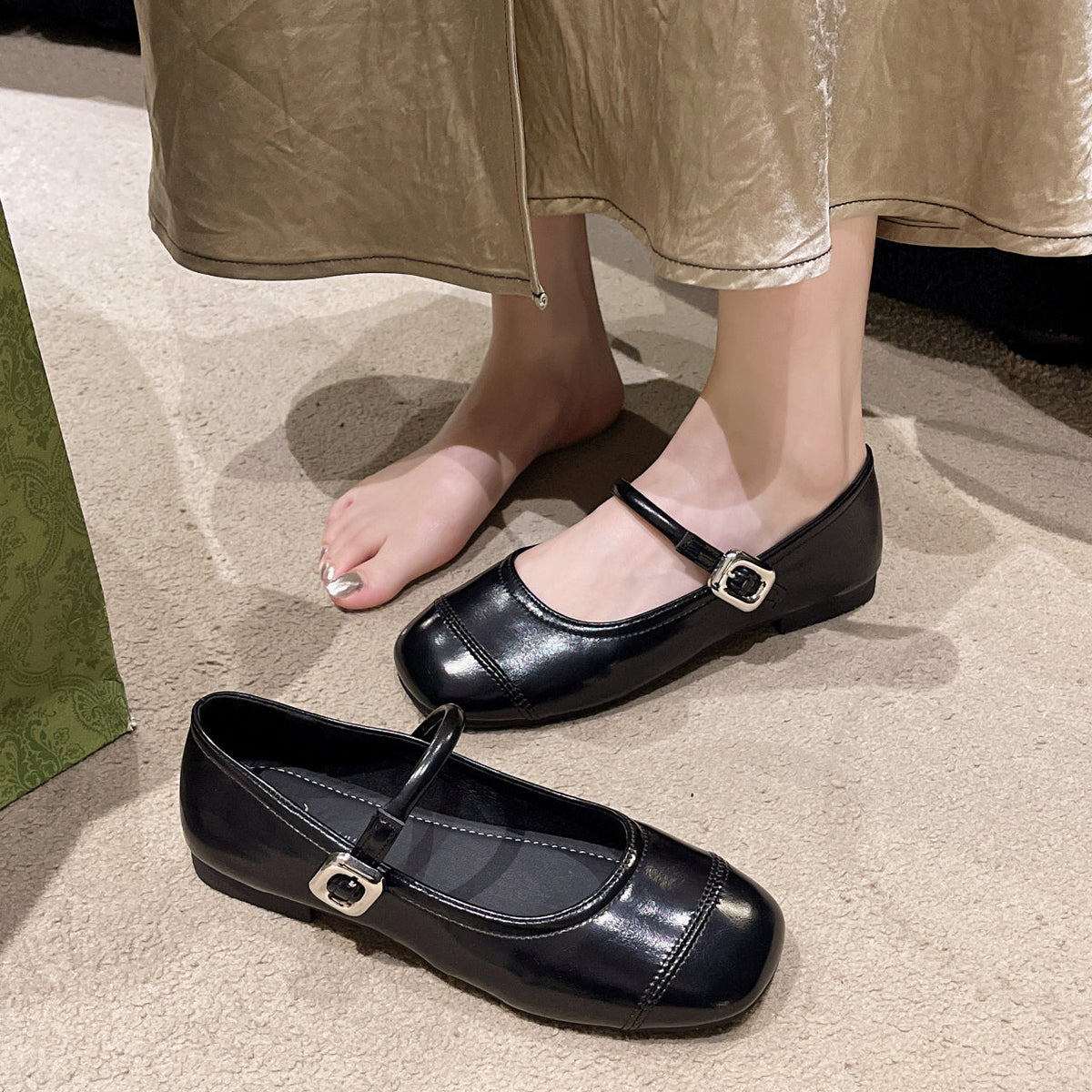 Women Vintage Flat Shoes, Adjustable Metal Buckle Strap Glossy Leather Ballet Flats Retro Splicing Toe Daily Commuter Casual Dress Shoes