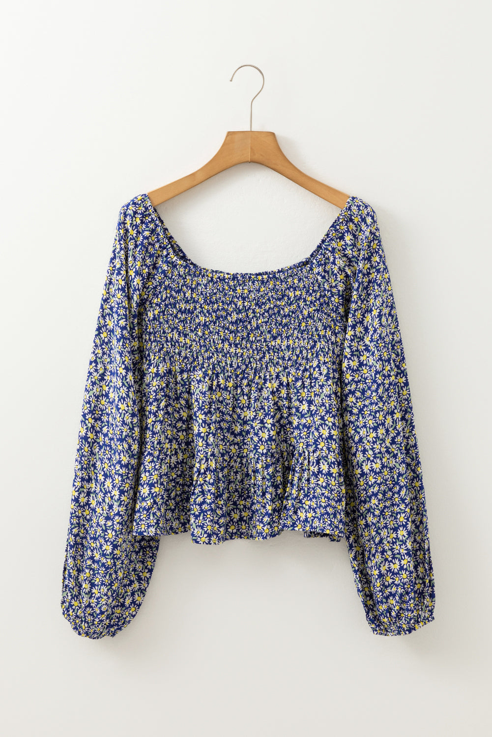 Blusa holgada con estampado floral bohemio azul y escote cuadrado fruncido