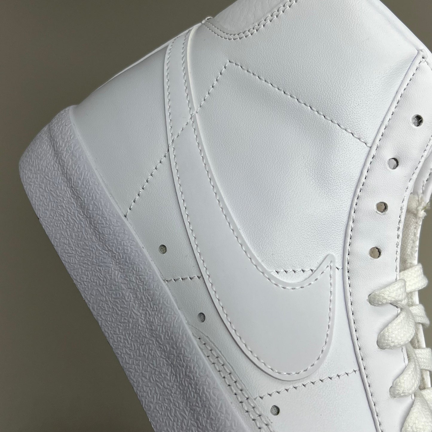 NIKE Blazer Mid 77' High-top Shoes SZ Womens 9.5 Mens 8 White & Peach CZ1055-117