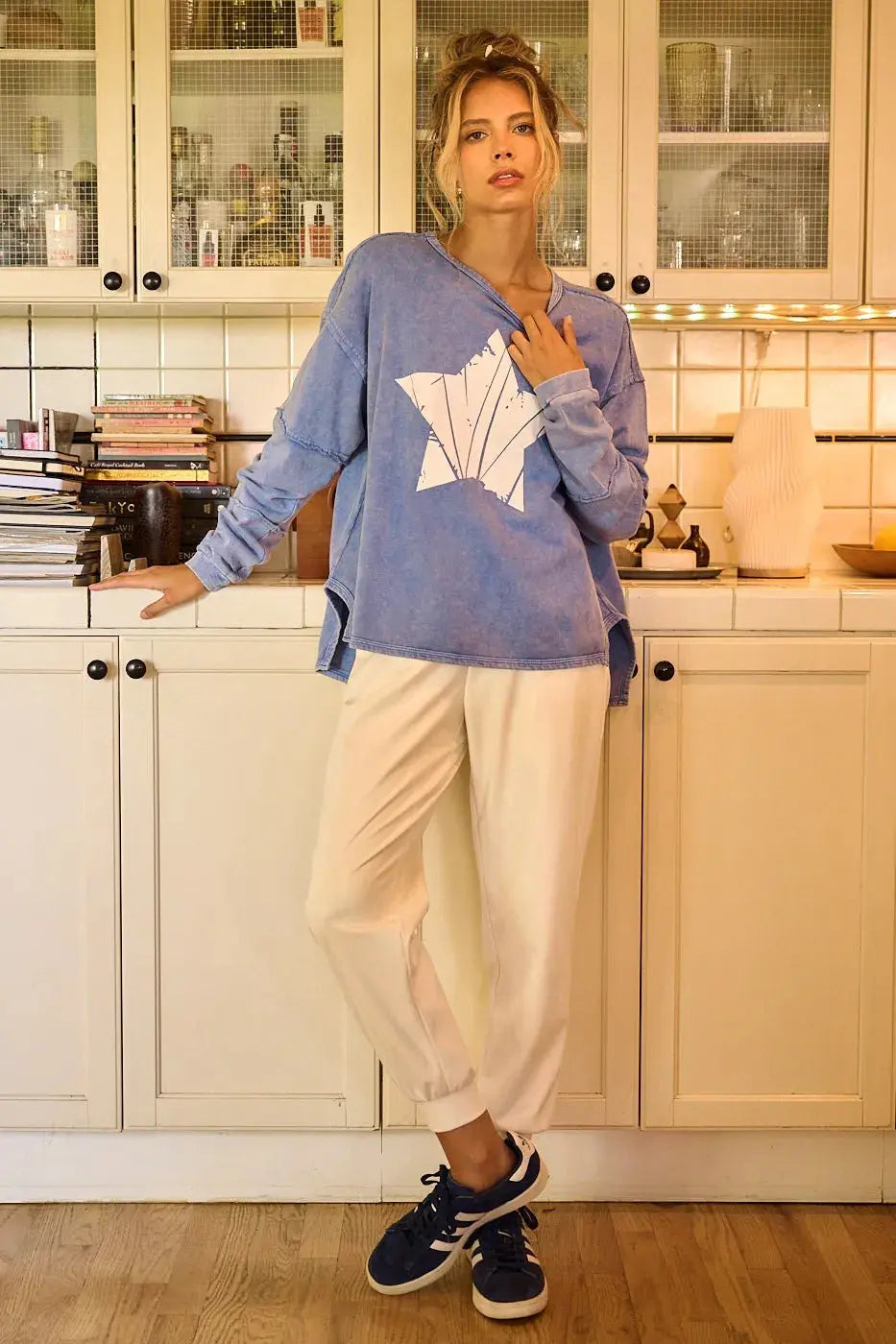 Women's Long Sleeve Top - Star Graphic Mineral Wash - Trendy & Comfy