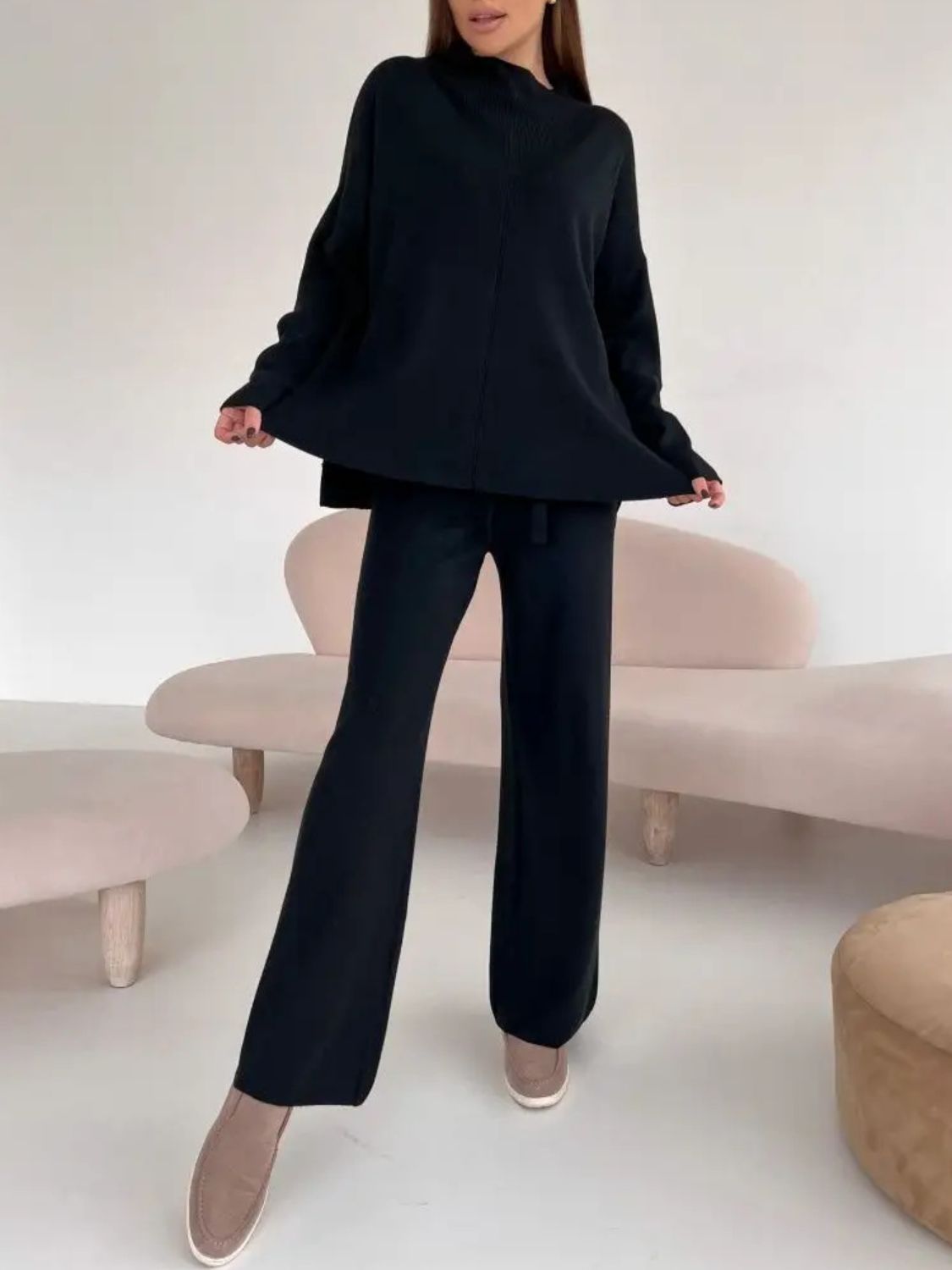 Conjunto de suéter de top de cuello simulado con aberturas y pantalón