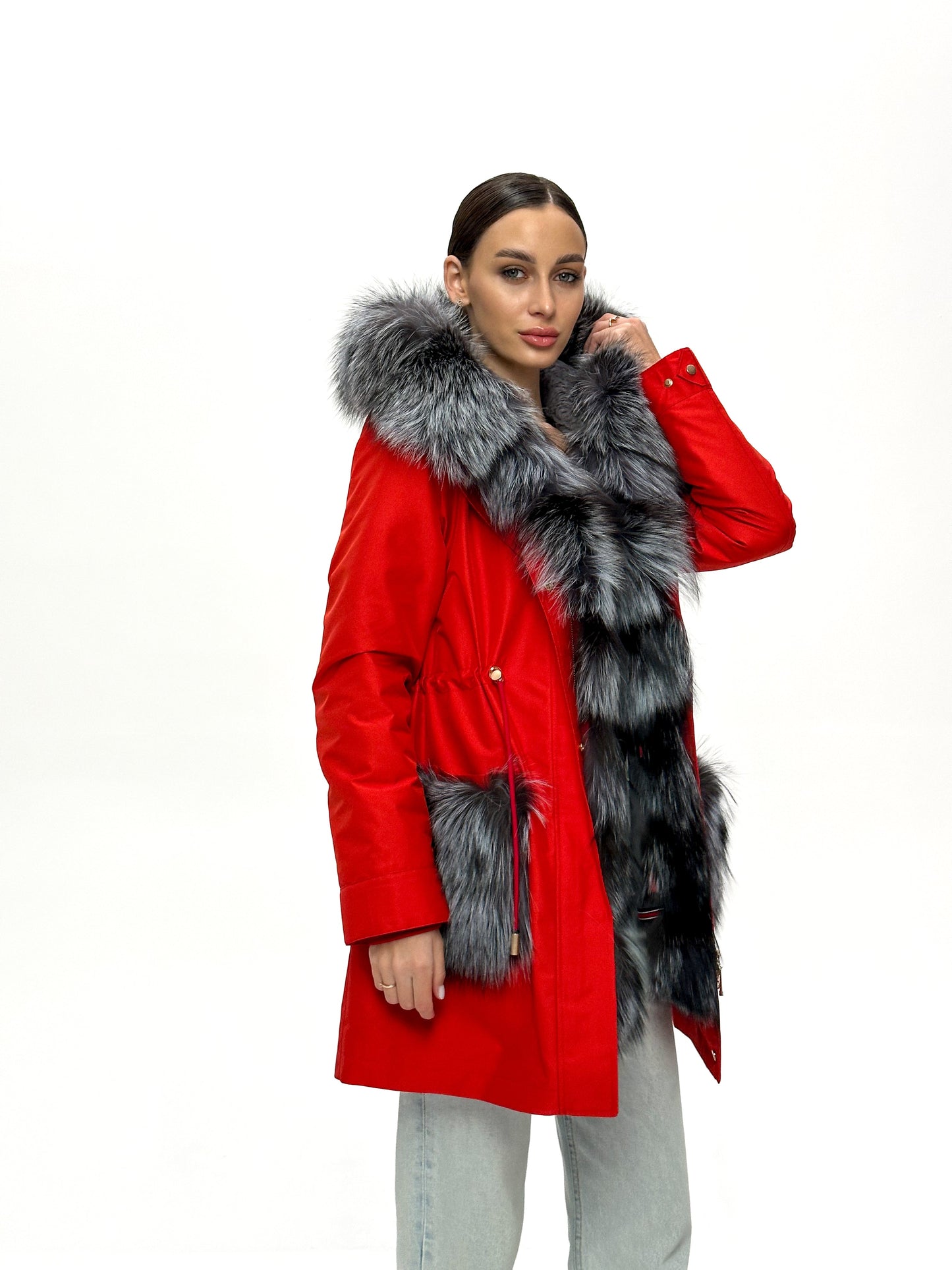 Parka Roma de piel auténtica de zorro plateado y conejo con aislamiento en color rojo