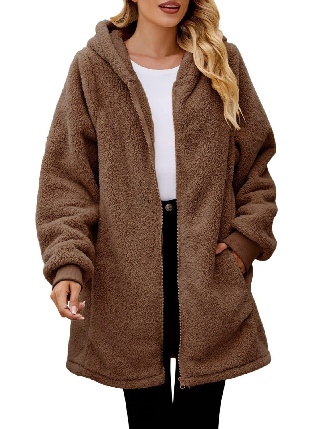 Chaqueta con capucha, manga larga y cremallera, con bolsillos afelpados