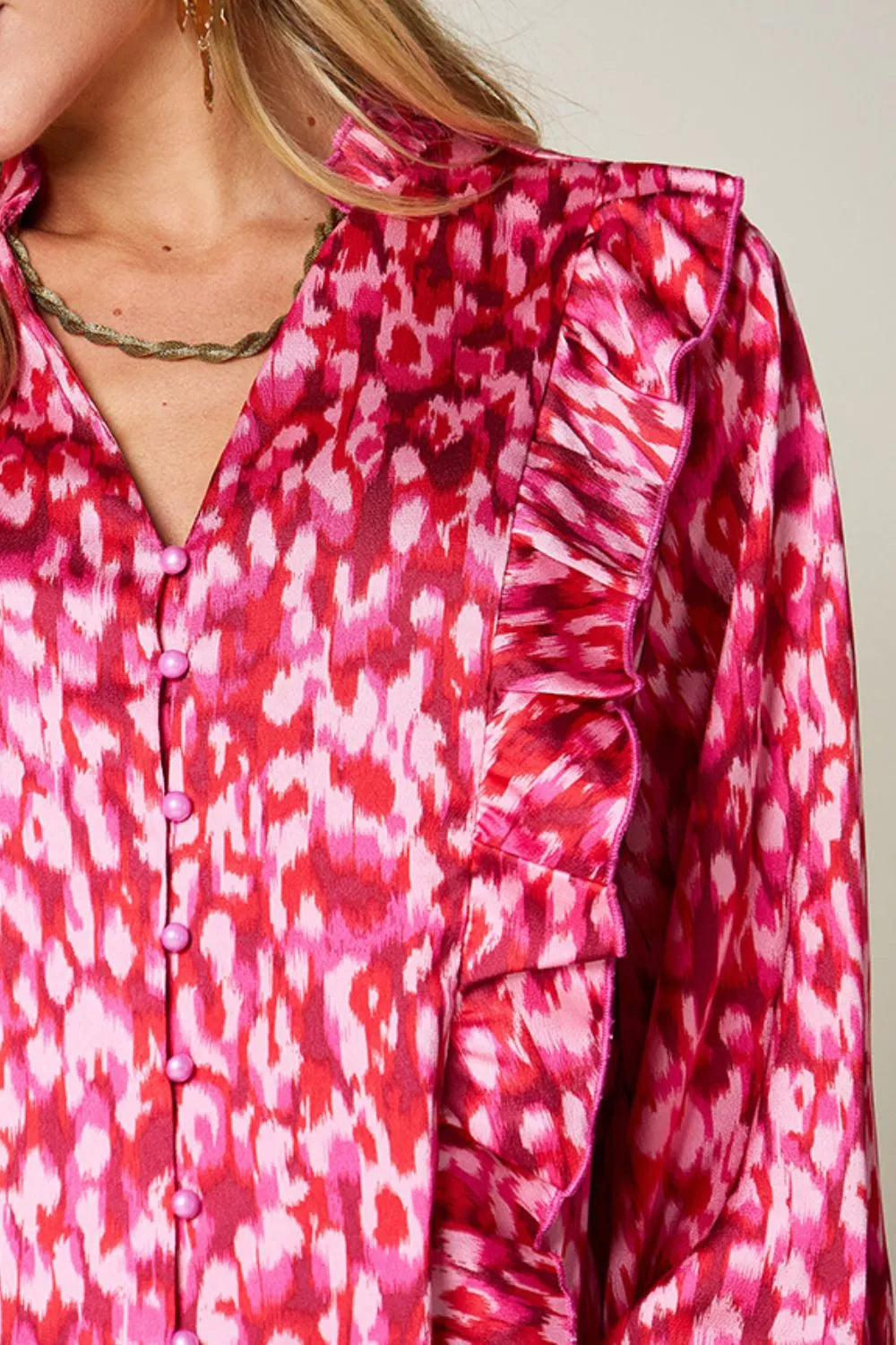 Camisa de manga abullonada con volantes estampada Double Take, talla completa