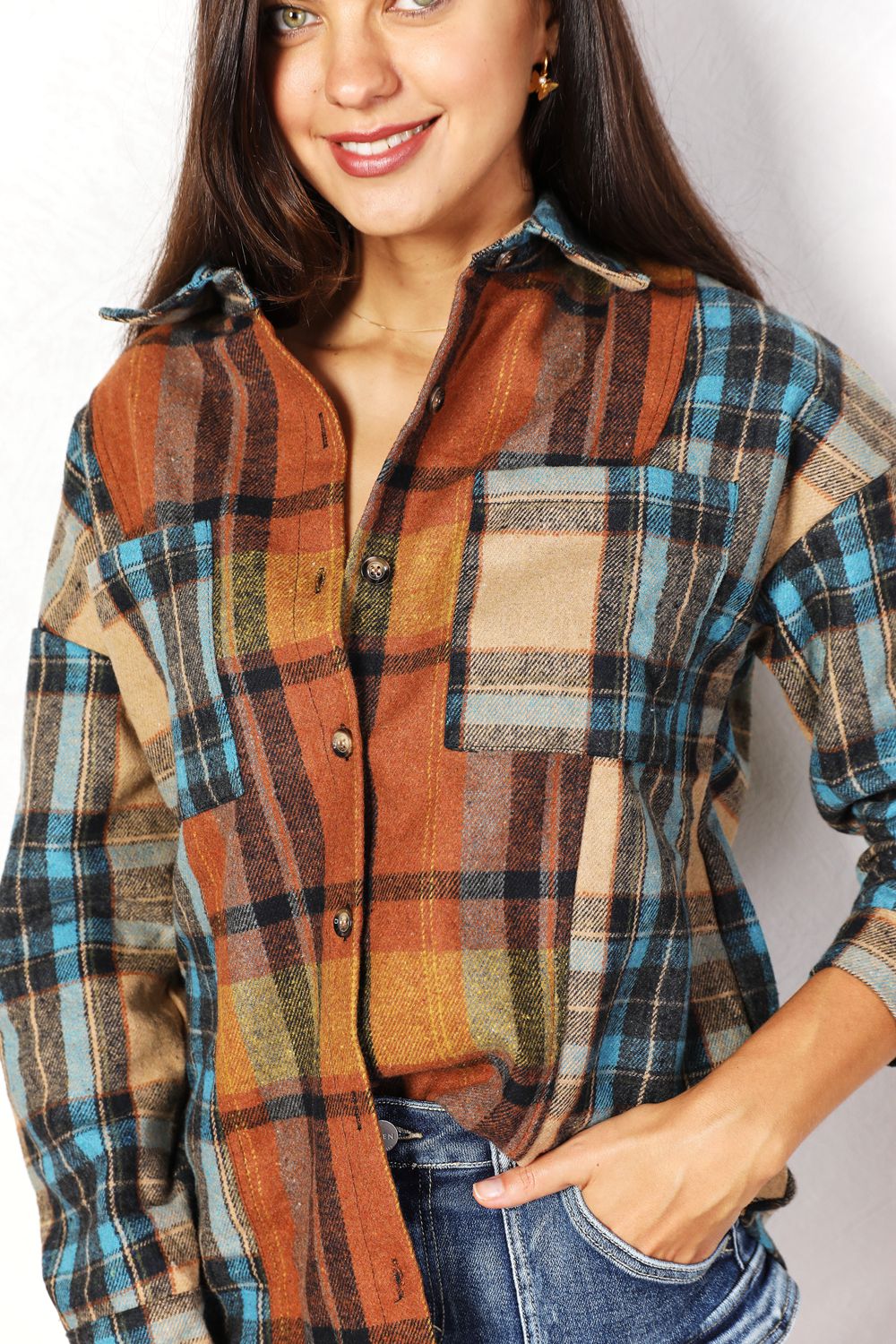 Chaqueta camisa de cuadros Double Take con bajo curvado y bolsillos en el pecho