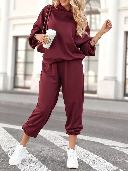 Conjunto casual de sudadera con capucha y pantalones capri