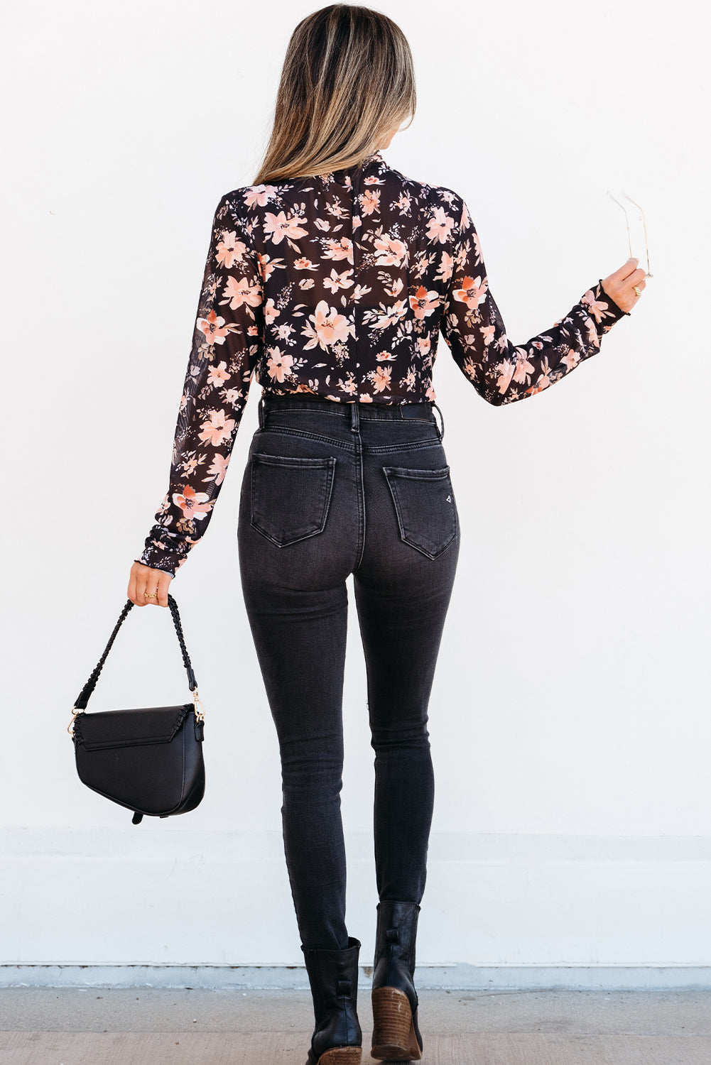 Top de manga larga de malla floral negra ajustado con cuello alto