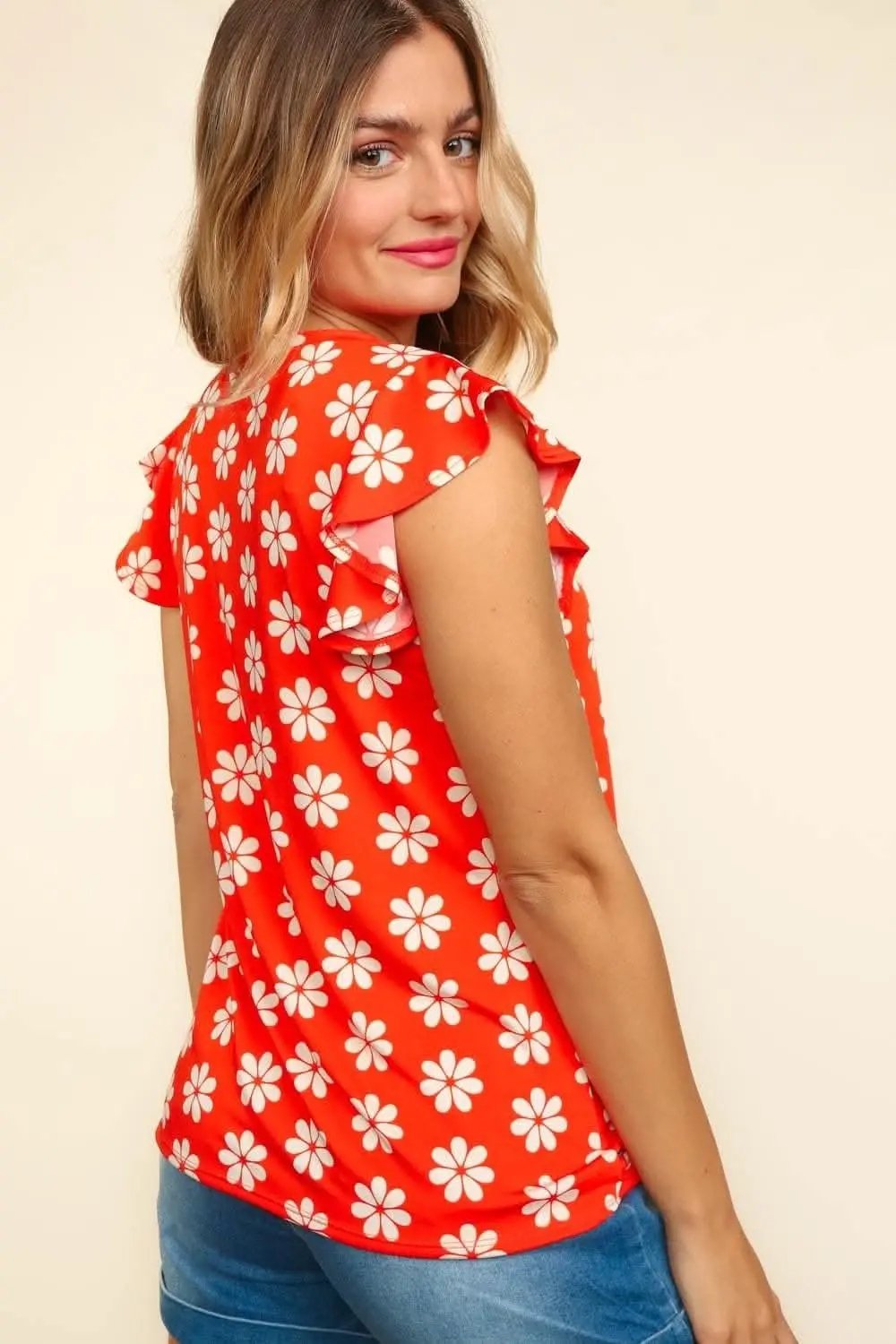 T-Shirts Trendsi Haptics floral knit top with ruffles