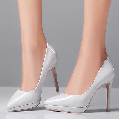 Tacones de aguja con punta. Consulte la tabla de tallas en "más detalles".