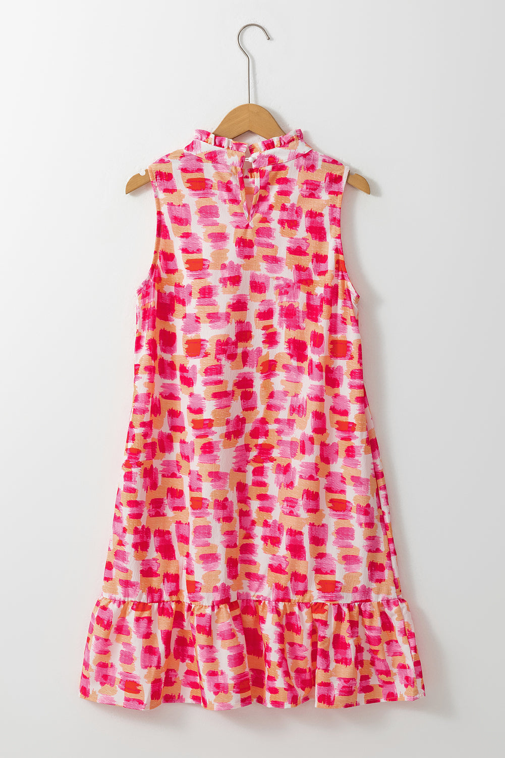 Minivestido sin mangas con cuello con volantes y estampado abstracto rosa