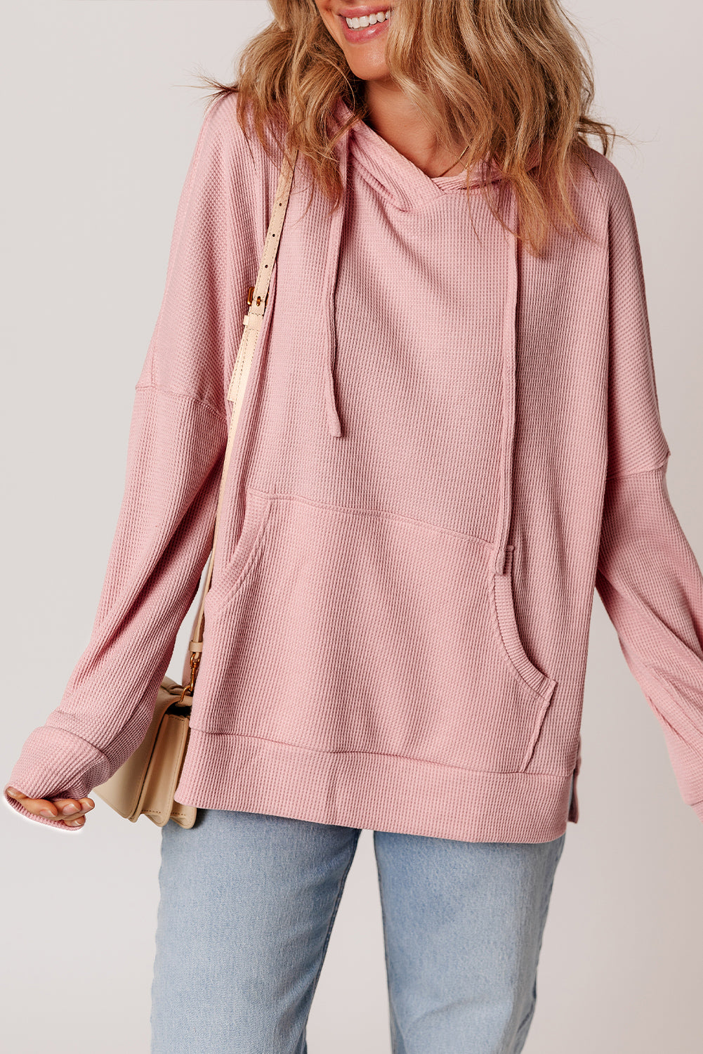 Sudadera con capucha grande, de punto gofre rosa claro, forrada de felpa, con dobladillo asimétrico (más corto por delante que por detrás)