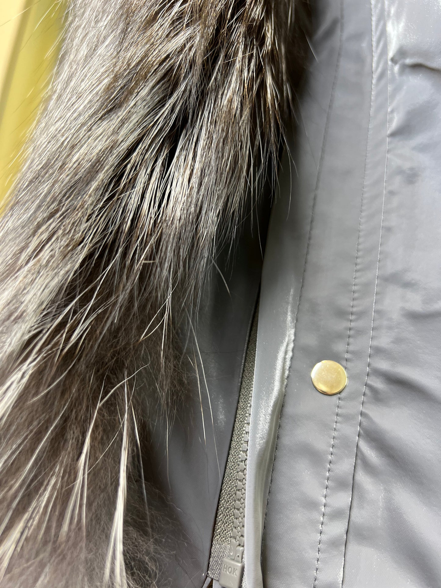 Parka Forrada con Capucha de Zorro Plateado Genuino y Aislamiento de Conejo
