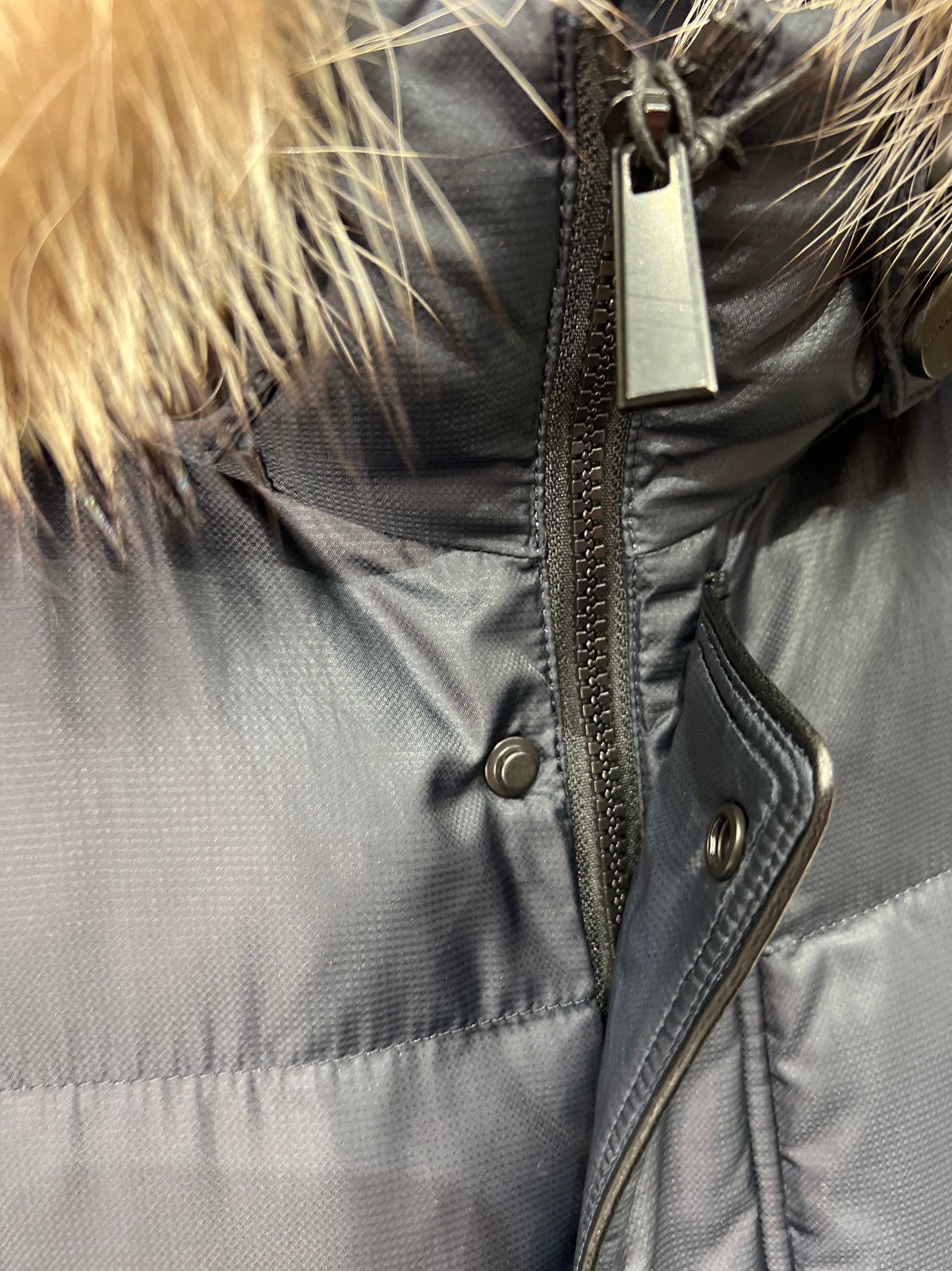 Chaqueta acolchada con aislamiento Sorona® y ribete de piel auténtica