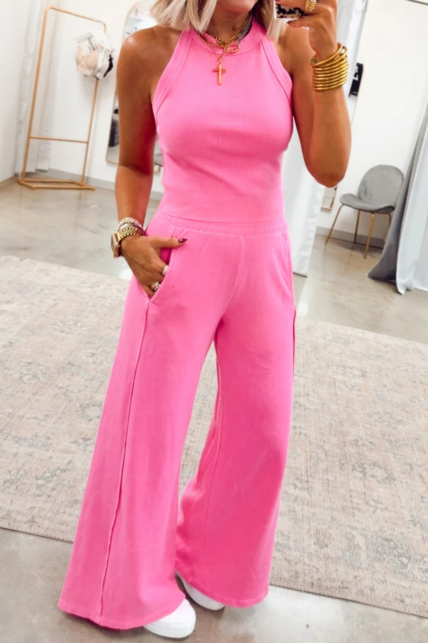 Conjunto de top sin mangas de canalé y pantalones de chándal de color rosa palo