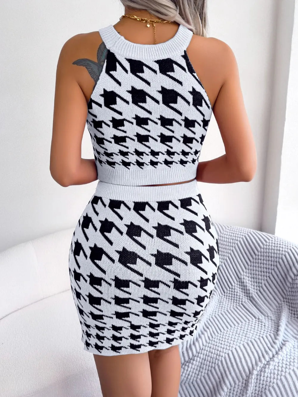 Conjunto de suéter de top sin mangas y falda de pata de gallo. Consulta la tabla de tallas en "más detalles".