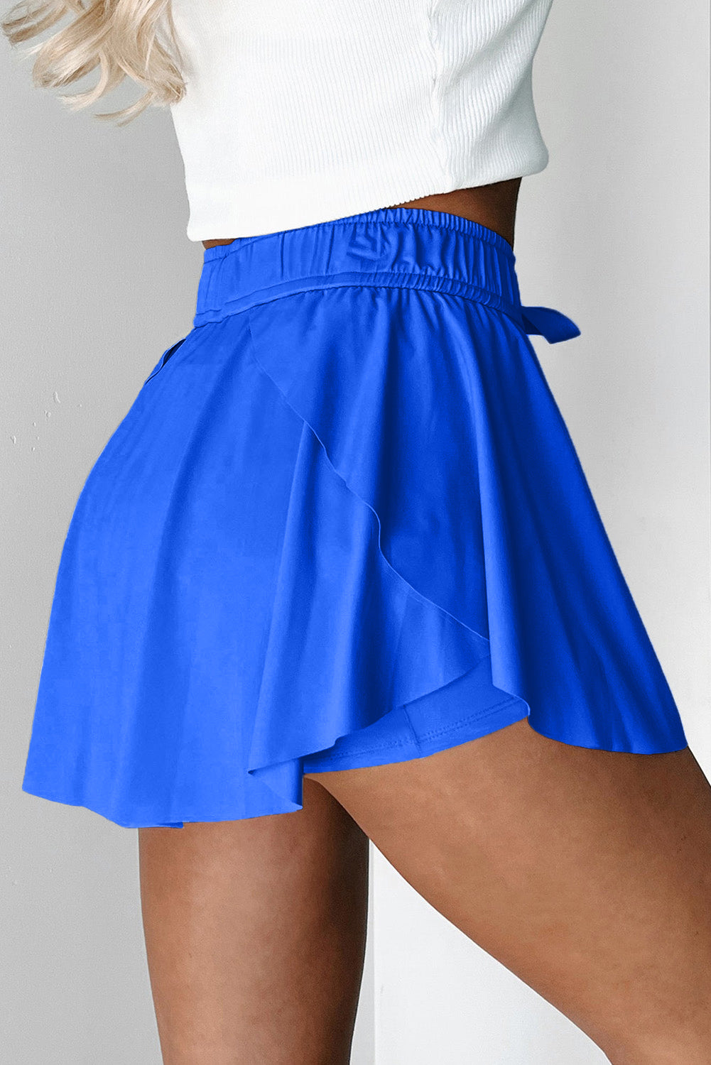 Falda pantalón de tenis forrada de cintura alta con cordón color azul cielo