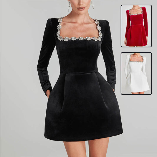 Elegante vestido de manga larga con cuello cuadrado y diseño de pedrería floral