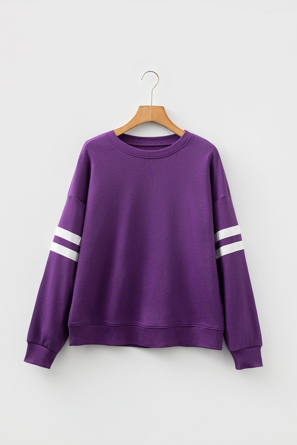 Sudadera Oversize Azul Cielo con Detalle de Rayas Universitarias y Hombros Caídos