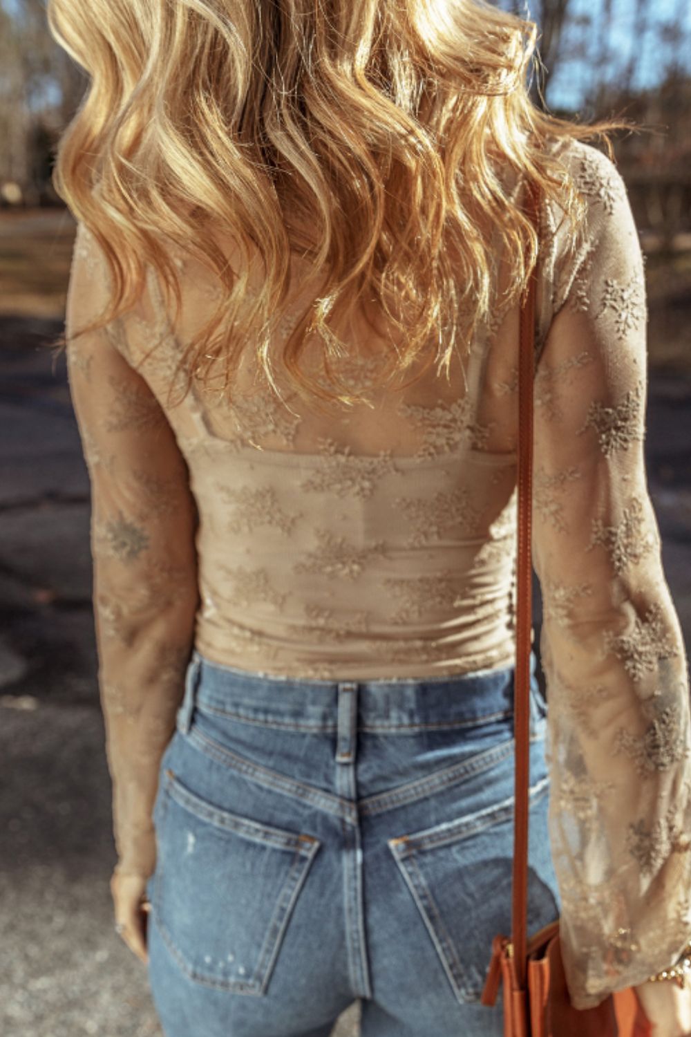 Conjunto de top camisero cruzado y cárdigan largo de encaje