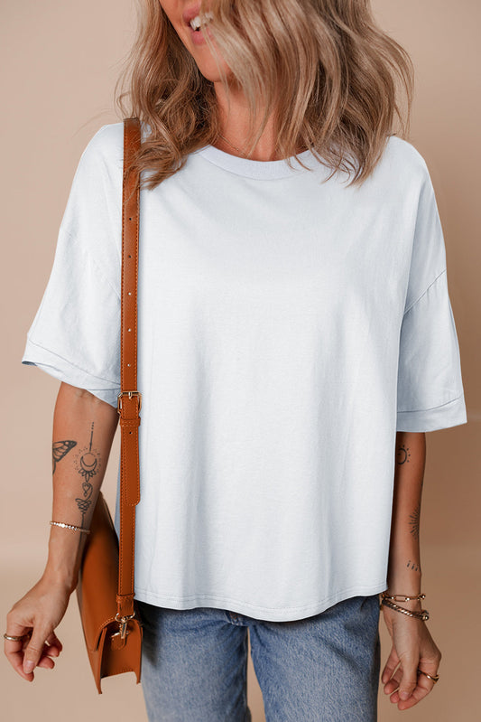 Camiseta blanca de manga corta holgada con dobladillo asimétrico (Hi-Low)
