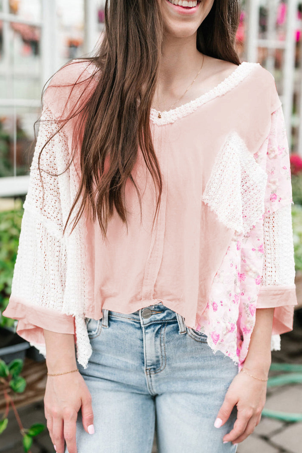 Blusa Delicacy de encaje floral y croché con mangas murciélago