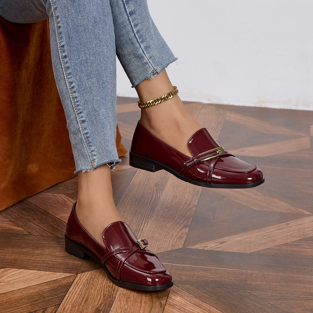Zapatos de charol con punta cuadrada para mujer