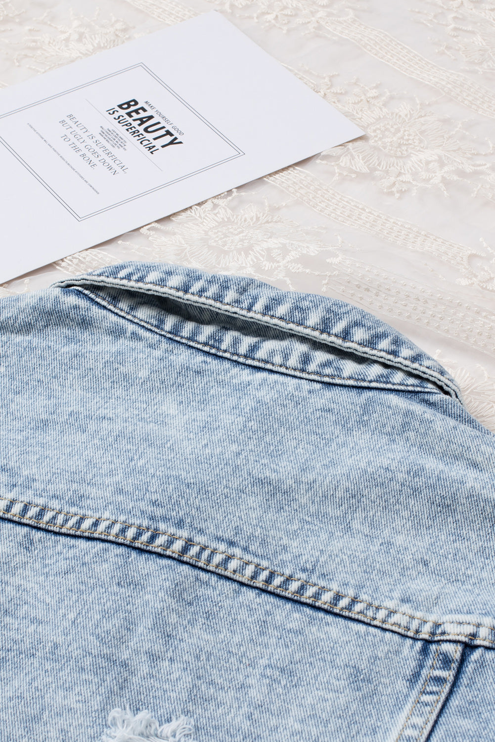 Chaqueta Vaquera Azul Claro Desgastada Rota con Bajo Sin Rematar y Botones