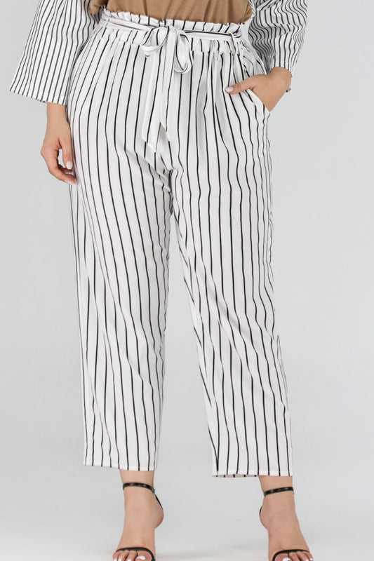 Pantalones capri a rayas con cintura paperbag