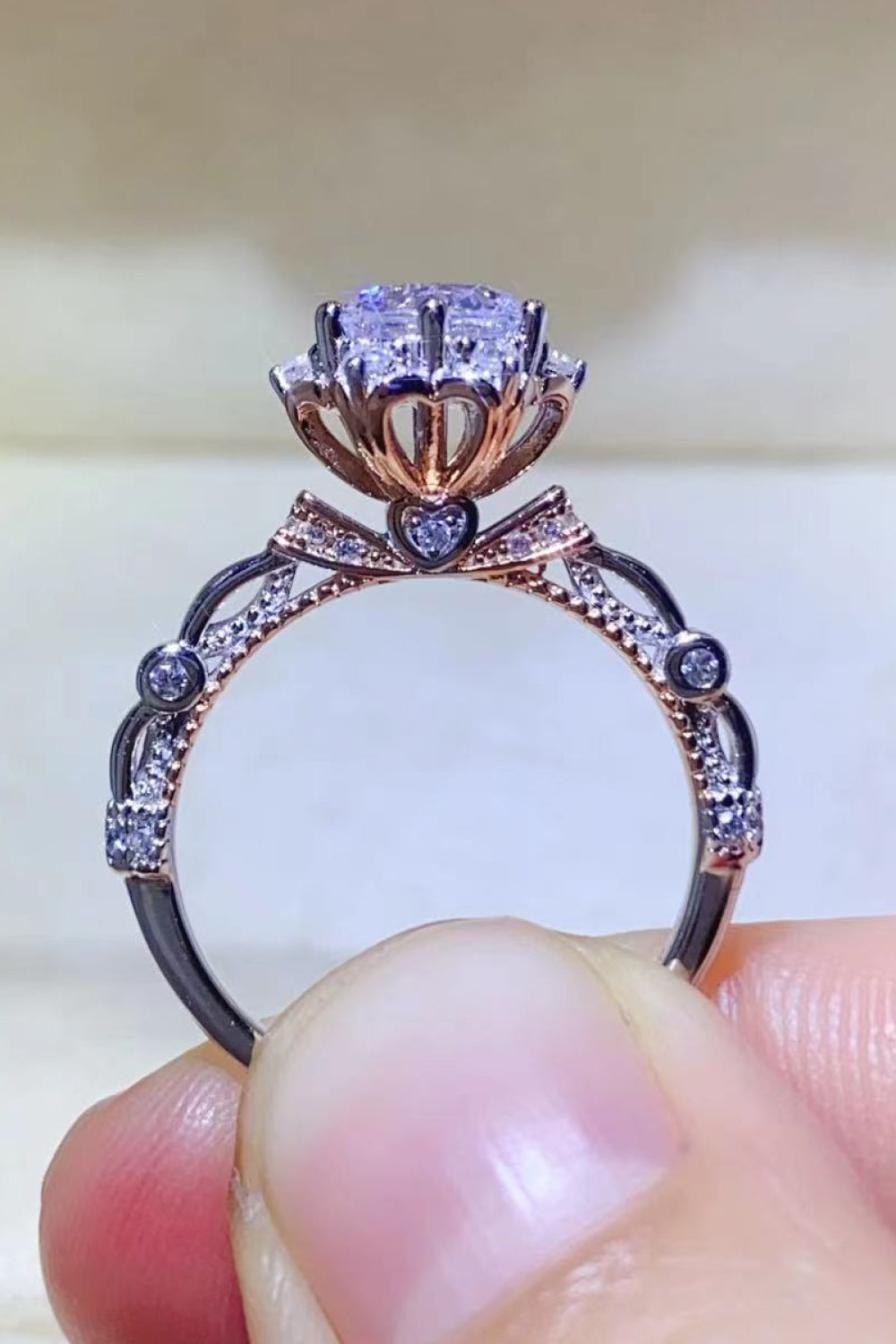 Anillo de Plata de Ley 925 con Moissanita de 1 Quilate
